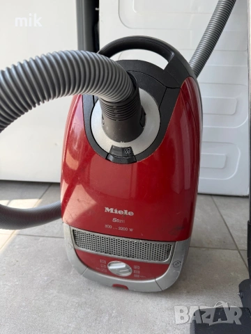 Прахосмукачка Миеле 2200W, снимка 3 - Прахосмукачки - 54503005