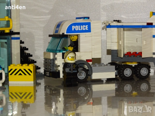 LEGO City 7743 – Полицейски мобилен команден център , снимка 4 - Конструктори - 55181883