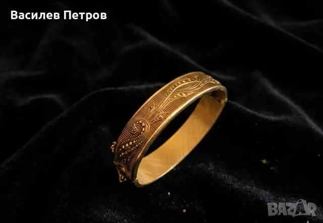 Винтидж твърда гривна, снимка 2 - Гривни - 55589877