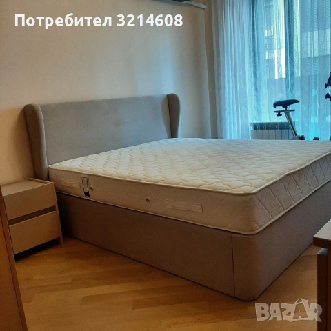 продавам тапицирана спалня матрак и две нощни шкафчета
