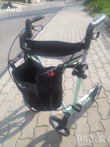 Сгъваема алуминиева  проходилка ролатор за възрастни, оперирани, трудно подвижни хора. Марка SERVER , снимка 7 - Ролатори - 54099678