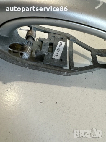 Външна дръжка за задна дясна врата сребърна за Volkswagen Touareg (08-2010) 7L0839886B, снимка 2 - Части - 54165848