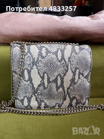 Оригинална чанта на Just Cavalli запазена,чантата върни заедно с торбичката ., снимка 2 - Чанти - 54615636