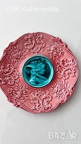 Това е антична портретна чиния Villeroy & Boch Schramberg Majolica Cameo от Германия,, снимка 2 - Антикварни и старинни предмети - 55066292
