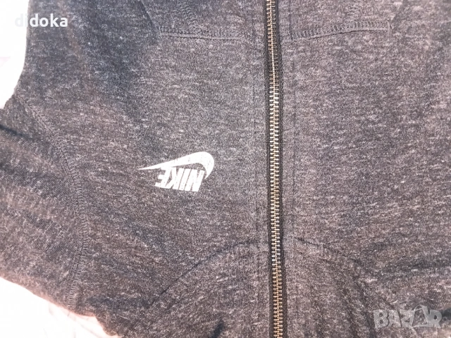 Горнище Nike , снимка 2 - Детски анцузи и суичери - 54257895