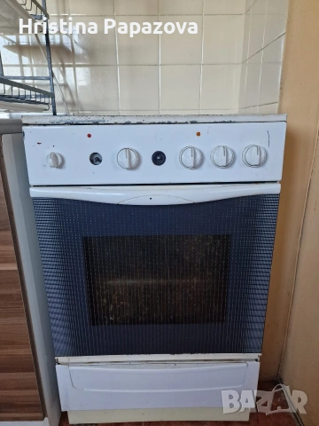 Подарявам Печка с фурна Indesit
