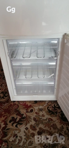 Хладилник Whirlpool WBE3111A+W, снимка 5 - Хладилници - 54020124