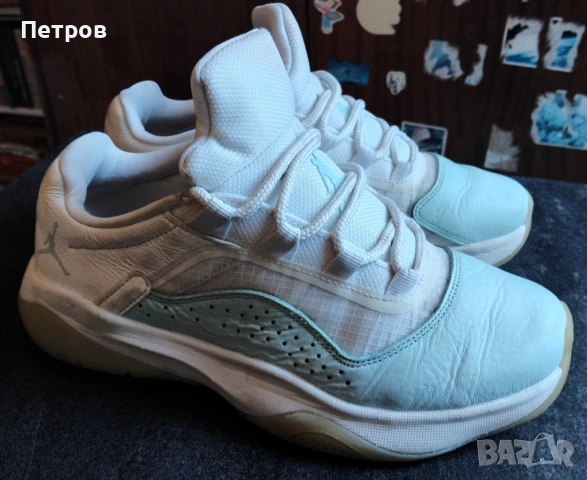 Дамски Nike Air Jordan 11 CMFT Low, цвят „Glacier Blue“- 36,5, снимка 6 - Маратонки - 54311442