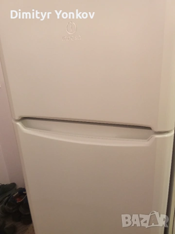 Indesit Хладилник с горен фризер, снимка 5 - Хладилници - 54484750