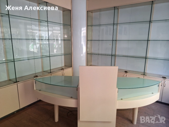 Продавам две големи витрини  и бюро,цена по договаряне.СПЕШНО!!!!!!!, снимка 6 - Друго - 54320505