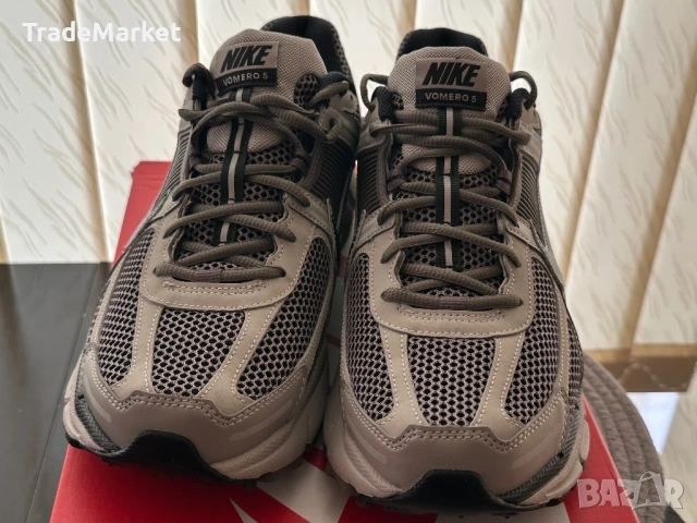 НОВИ Nike Zoom Vomero 5 College Grey/Black-Cave Stone 44.5, снимка 5 - Маратонки - 53975327
