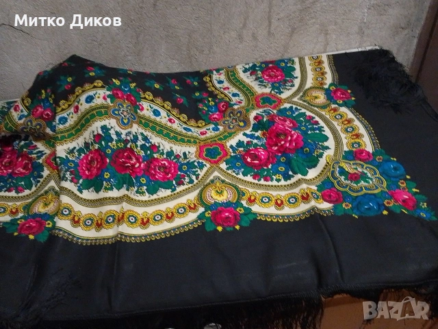 Gypsy floral multi 70 s Folkschal полски вълнен 144х144см ресни 12 см, снимка 3 - Шалове - 55190127