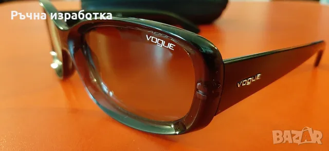 vogue като нови дамски слънчеви очила оригинал калъф  made in italy, снимка 2 - Слънчеви и диоптрични очила - 55501657