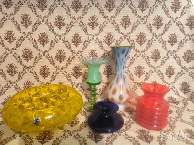 Лот стъклени предмети.