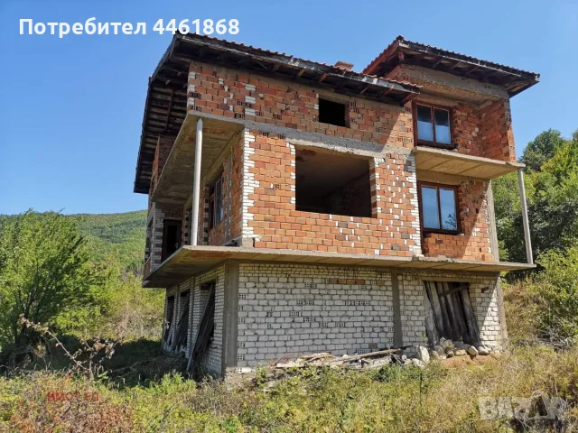Ера Дом продава  триетажна къща в с.Михалково.