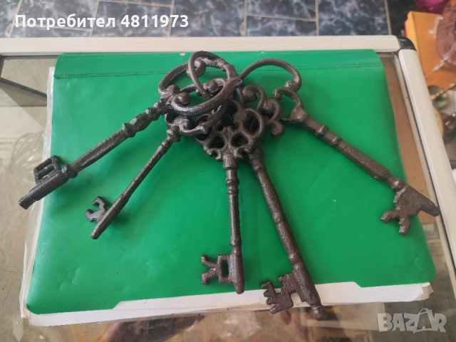 Лот декоративни железни ключове пет броя