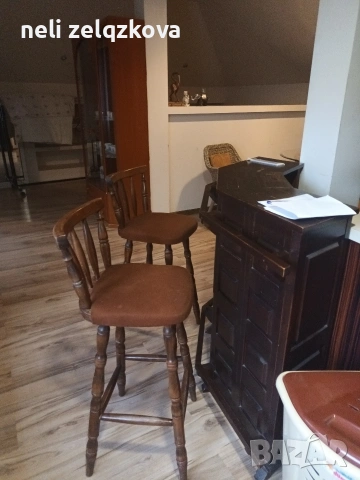 Комплект ъглова витрина и барплот с два стола, снимка 2 - Шкафове - 54288842