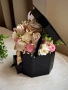 Букет с цветя от соев восък в кутия за абитуриент - черна шапка , снимка 5