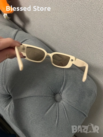 Очила Valentino , снимка 4 - Слънчеви и диоптрични очила - 53953142