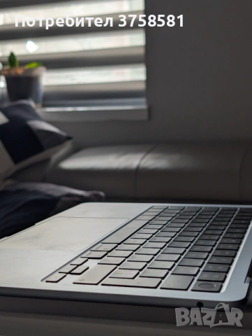 MacBook Air M4 13" 16GB 256GB – като нов, гаранция, снимка 4 - Лаптопи за работа - 54090941