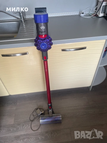 Акумулаторна прахосмукачка DYSON V-8