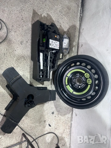 патерица от мерцедес GLK 2013 17" сгъваема Vredstein + органайзер резервно оборудване X204 GLK , снимка 1 - Части - 54299716