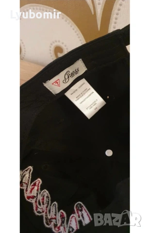 Шапка Guess унисекс, снимка 2 - Шапки - 54388886