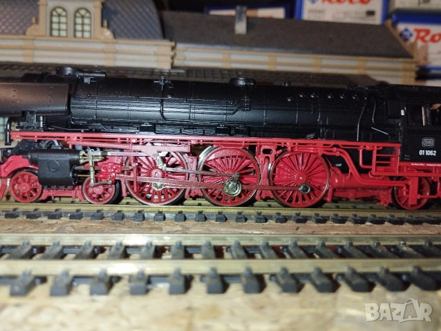 Парен локомотив Roco BR01 HO 1/87, снимка 3 - Колекции - 54396696