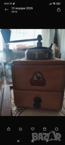 Винтидж ръчни букови кафемелачки регулиране на меленето работещи