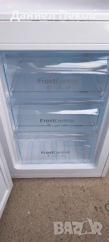 Комбиниран хладилник с долен фризер AMICA, снимка 12 - Хладилници - 54043739