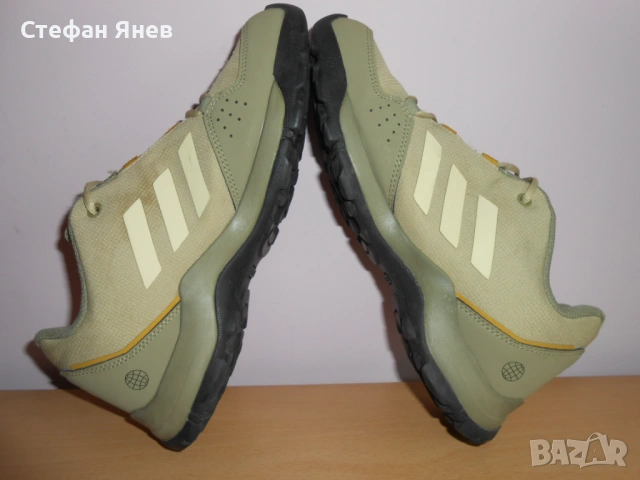 Дамски маратонки Adidas Traxion, снимка 3 - Маратонки - 53957954