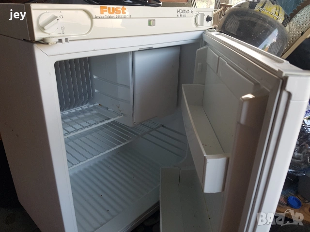 хладилник 12v и 220v газ, снимка 3 - Хладилници - 54587837