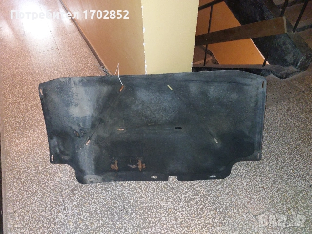 Обезшумителна кора под капака Голф-Джета Мк2, снимка 2 - Части - 55215336