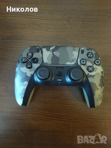 Продавам оригинален джойстик за Playstation 5 (PS5) камуфлажен и черен