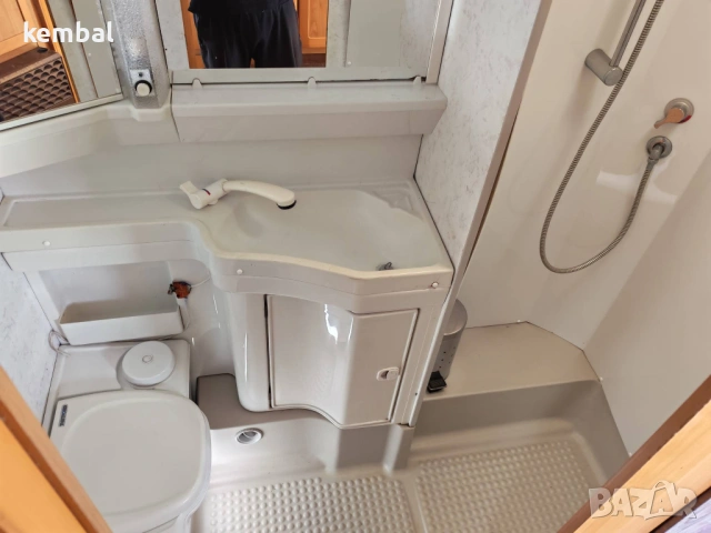 Hymer голяма 4 местна каравана - подходяща за Стационарна, снимка 8 - Каравани и кемпери - 54673857