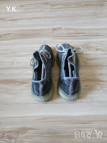 Оригинални мъжки маратонки Adidas Yeezy Boost 350 V2 "Ash Blue", снимка 4 - Маратонки - 55638989