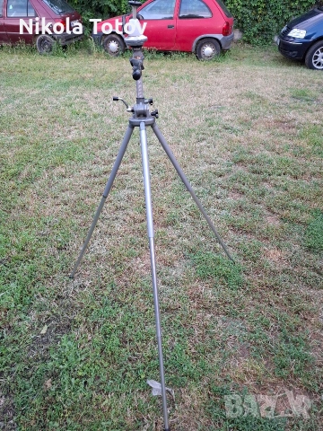 Продава се стойка за фотоапарат Velbon.