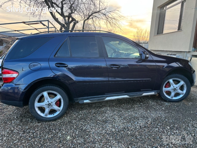 Mercedes-Benz ML 320 ОБСЛУЖЕН - Android Auto CarPlay * Airmatik * TOP, снимка 4 - Автомобили и джипове - 54321649