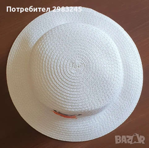Бяла дамска шапка с периферия и кученце, снимка 2 - Шапки - 54811305