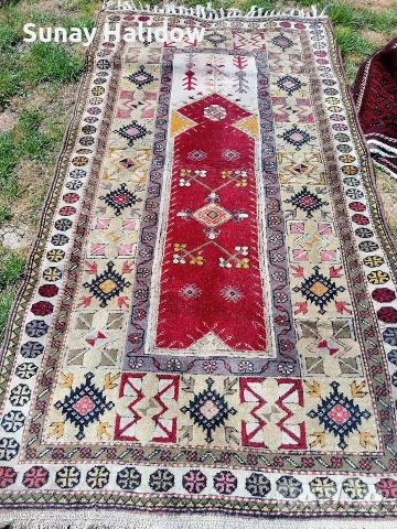 Ръчно тъкан много красив килим