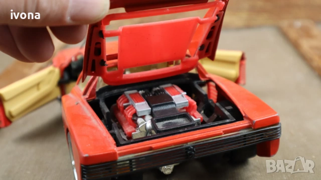 Голяма червена кола Ferrari Testarossa Hotwheels 1:18, снимка 8 - Колекции - 54564288