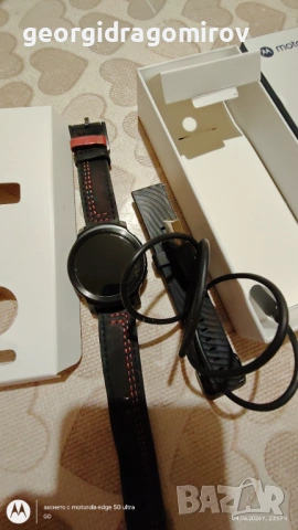 Смарт часовник Motorola Moto Watch 100