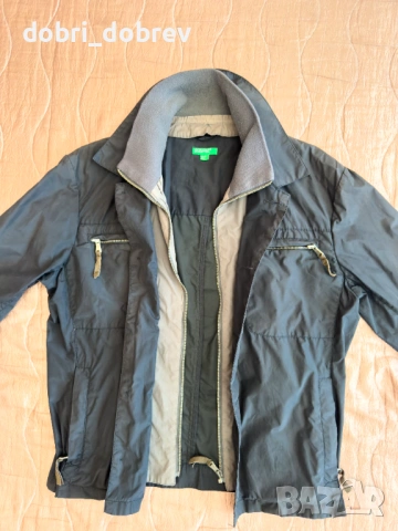 Продавам пролетно - есенно яке United Colors of Benetton.