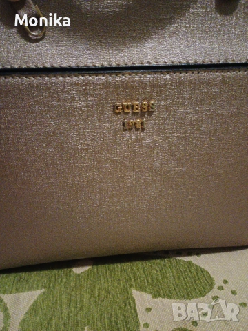Дамска чанта GUESS 