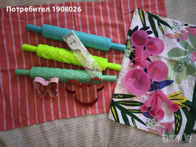 Комплект форми за печене и сладкарски нож + 3 релефни точилки и мерителни чашки, снимка 10 - Аксесоари за кухня - 55199730