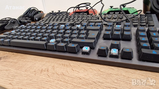 Геймърски лот: Механични клавиатури (Logitech, Roccat), Saitek Cyborg и Контролери, снимка 3 - Клавиатури и мишки - 54346951