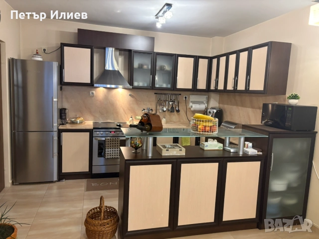 Продавам ъглова кухня със остров във перфектно състояние