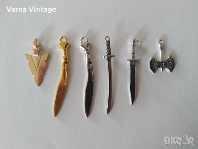 Висулки нож, катана, кукри, брадва. цена 1 евро за брой.