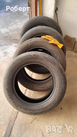 Goodyear Efficient Grip 215/65/17 