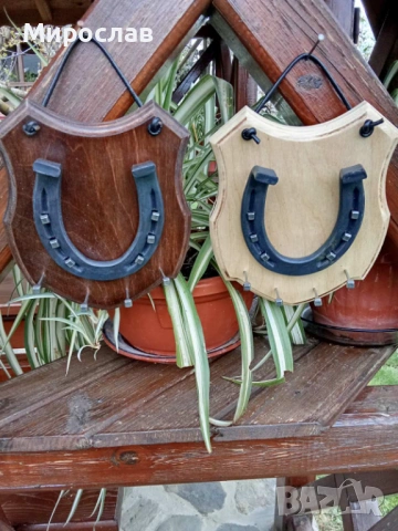 Дървена закачалка за ключове с истинска подкова и клинци., снимка 2 - Декорация за дома - 48126901